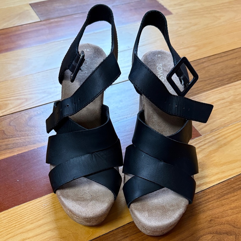 Tom’s Stylish Black Wedge Sandals